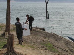 Proses translokasi menuju kandang habituasi di kawasan Batutegi Lampung