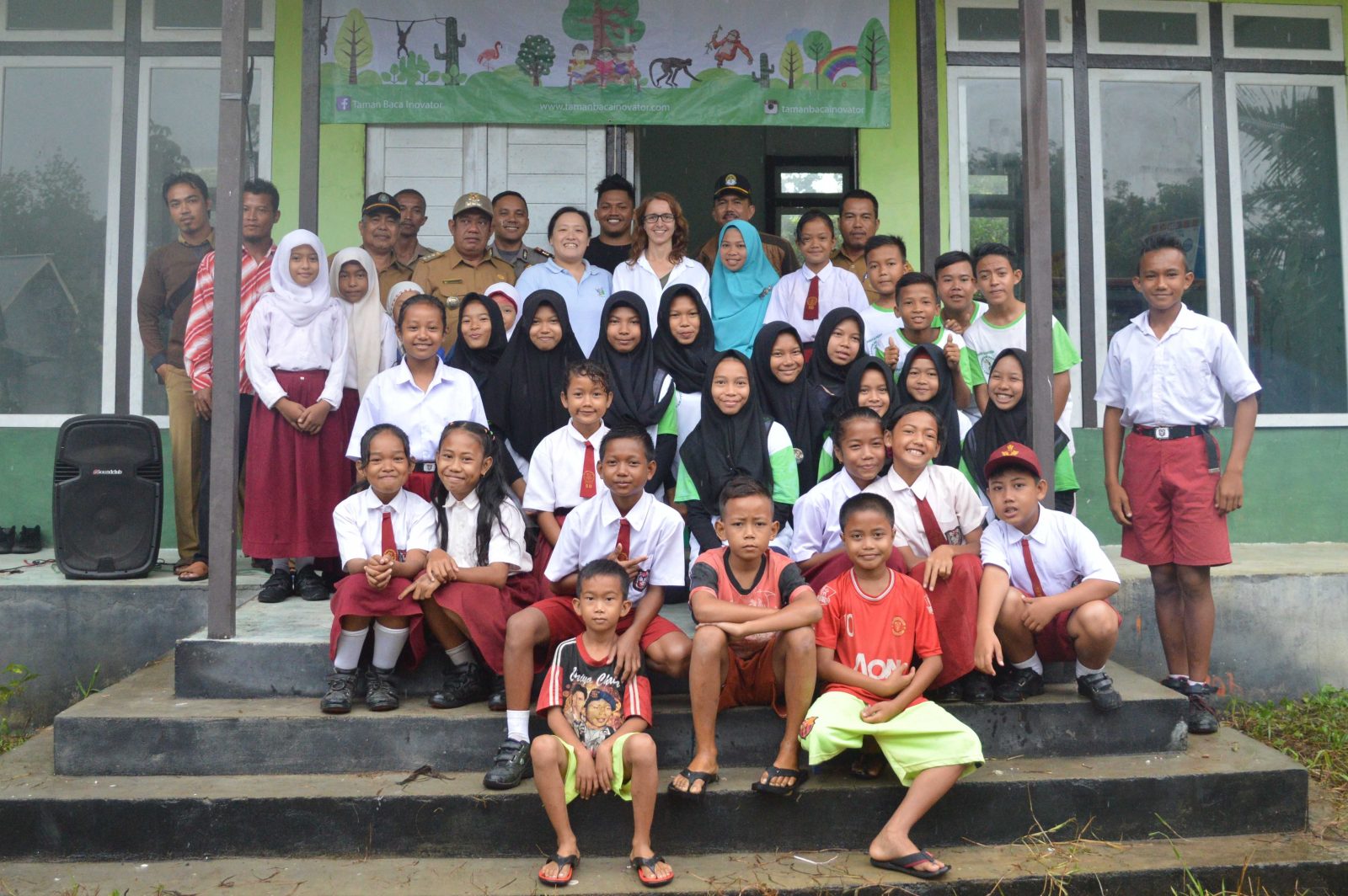 Kerja Sama International Animal Rescue (IAR) Indonesia  dengan Taman Baca Inovator (TBI) dalam Pembukaan Perpustakaan Masyarakat Pertama di Desa Pematang Gadung